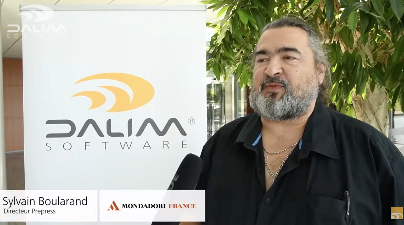 モンダトリ_ビデオスクリーン